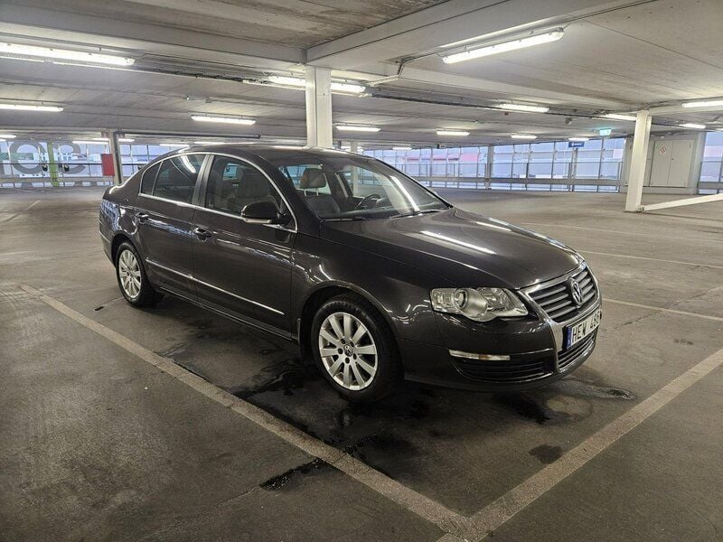 Brun Begagnad 2007 VW Passat Comfortline Sedan | 25 000 kr (Bra pris) - Bild 1/4