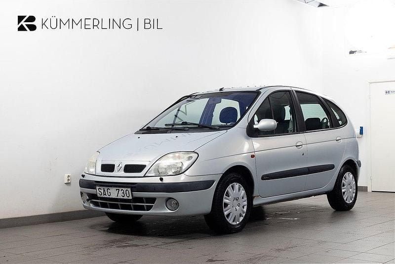 Ljusgrå Begagnad 2002 Renault Scénic Expression Minibuss | 14 900 kr (Dyr) - Bild 1/4