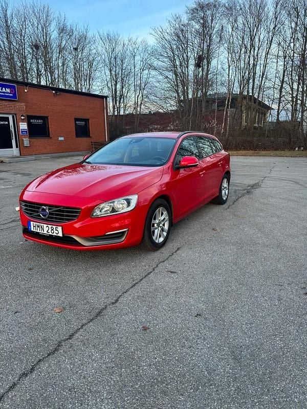 Begagnad 2015 Volvo V60 Kombi | 94 900 kr - Bild 1/4