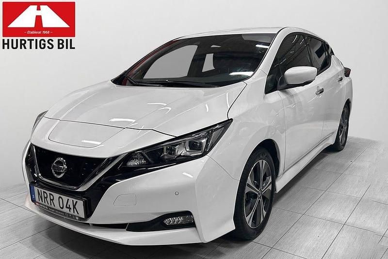 Mörkgrå metaliic Begagnad 2021 Nissan Leaf N-Connecta Halvkombi | 189 900 kr (Lite dyr) - Bild 1/4