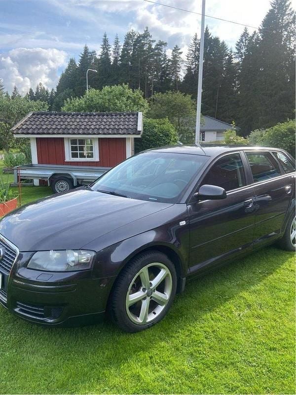 Grå Begagnad 2007 Audi A3 Sportback Attraction Halvkombi | 41 500 kr (Bra pris) - Bild 1/4