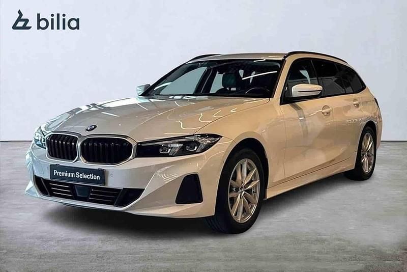 Vit Begagnad 2023 BMW 320 Kombi | 329 900 kr (Marknadspris) - Bild 1/1
