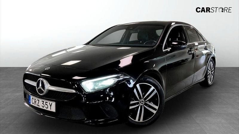 Svart Begagnad 2021 Mercedes A200 Sedan | 254 900 kr (Bra pris) - Bild 1/4