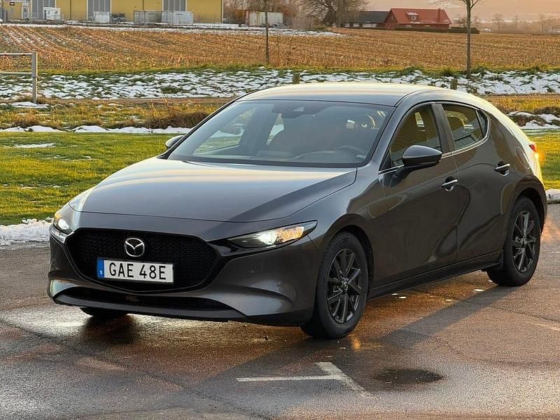 Machine gray Begagnad 2019 Mazda 3 Halvkombi | 195 000 kr (Marknadspris) - Bild 1/4