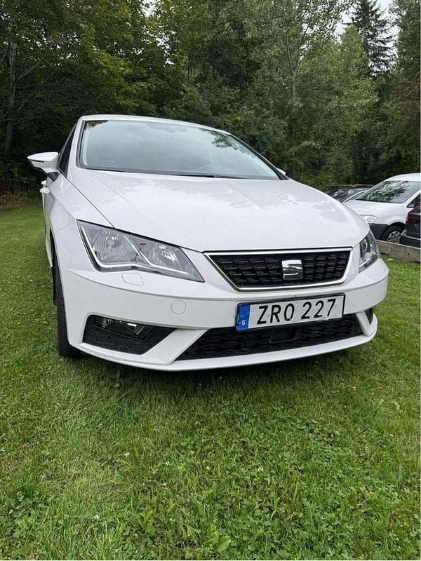 Vit Begagnad 2020 Seat Leon Style Halvkombi | 84 000 kr (Superpris) - Bild 1/4