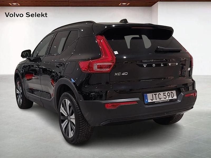 Begagnad Volvo XC40 Core 175 kW (238 HK) 2023 Svart SUV