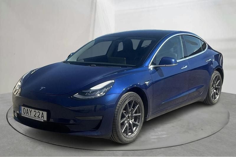Blå Begagnad 2020 Tesla Model 3 Sedan | 199 000 kr (Marknadspris) - Bild 1/4