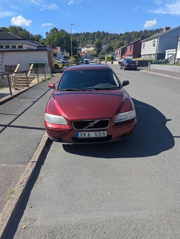Röd Begagnad 2006 Volvo S60 Business Edition Sedan | 35 000 kr (Marknadspris) - Bild 1/4