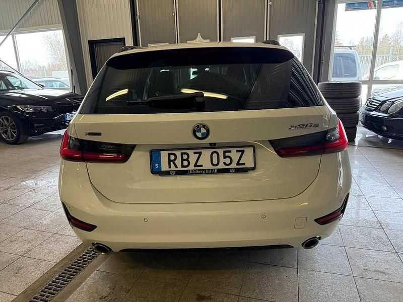 Begagnad BMW 330 Sport Line 292 HK (214 kW) 2021 Vit Kombi