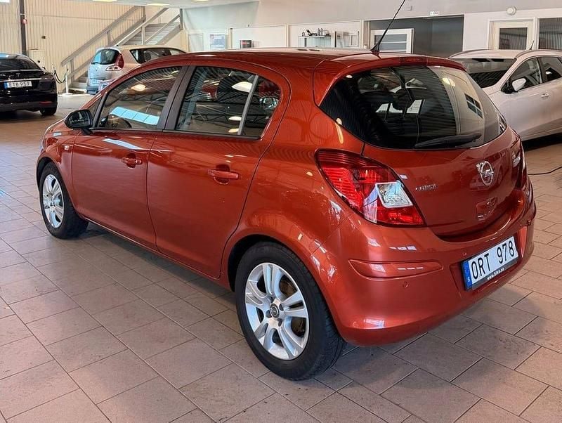 Begagnad Opel Corsa Enjoy 86 HK (63 kW) 2011 Brun Halvkombi