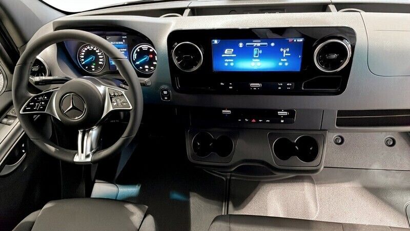 Begagnad Mercedes E-Sprinter 11 kW (15 HK) 2024 Vit Van