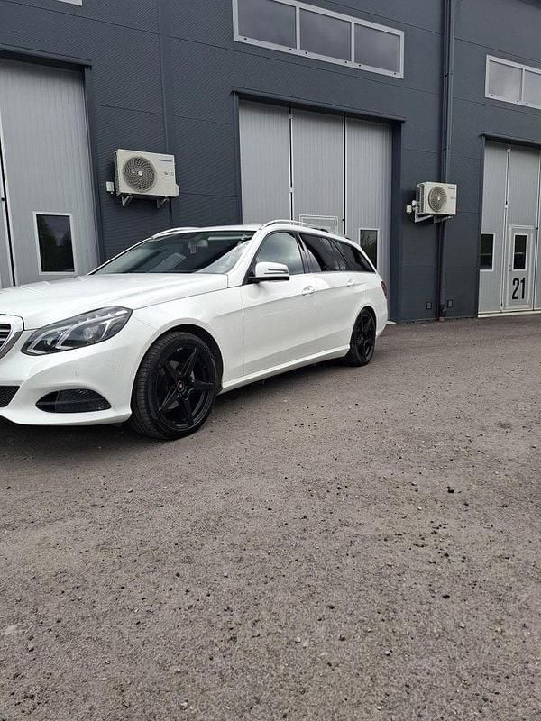 Vit Begagnad 2014 Mercedes E220 Kombi | 90 000 kr (Superpris) - Bild 1/3