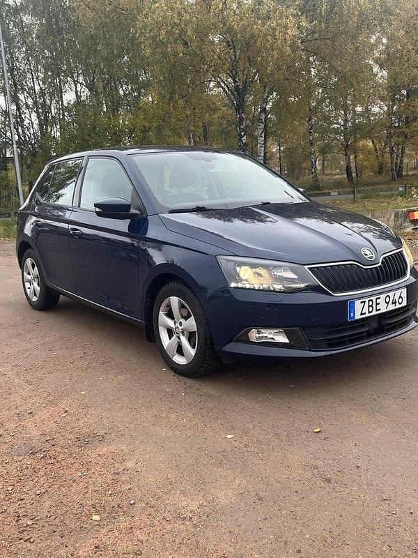 Blå Begagnad 2018 Skoda Fabia Style Halvkombi | 110 000 kr (Bra pris) - Bild 1/4