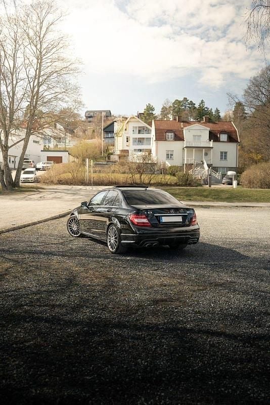 Begagnad Mercedes C63 AMG AMG 457 HK (336 kW) 2012 Svart