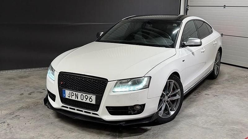 Vit Begagnad 2011 Audi S5 Sportback Halvkombi | 159 800 kr (Marknadspris) - Bild 1/4