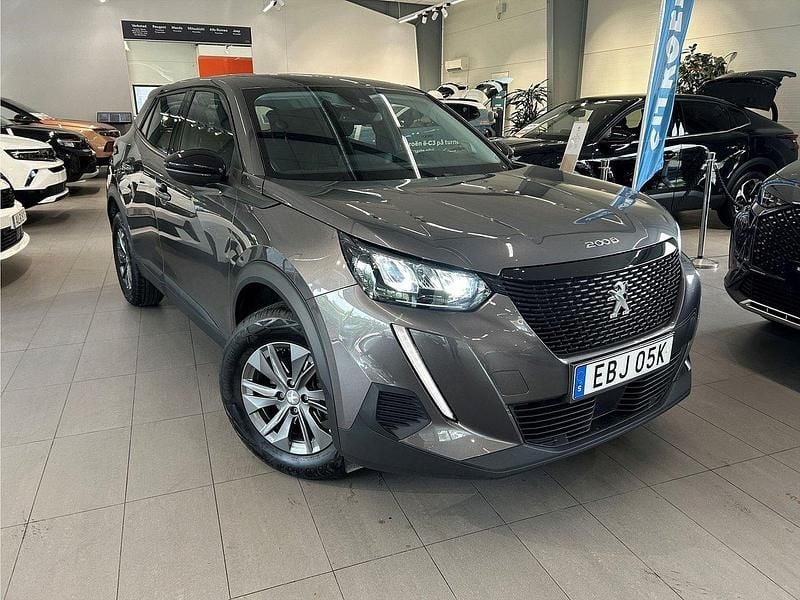 Grå Begagnad 2022 Peugeot 2008 Active SUV | 209 900 kr (Marknadspris) - Bild 1/4