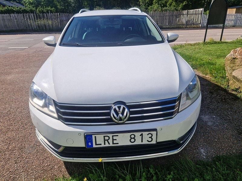 Vit Begagnad 2011 VW Passat Kombi | 39 000 kr (Marknadspris) - Bild 1/4