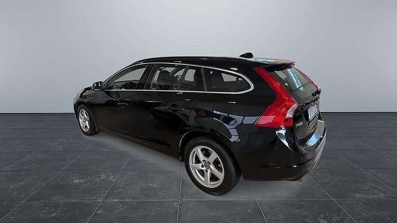 Begagnad Volvo V60 Momentum 136 HK (100 kW) 2015 Svart Kombi