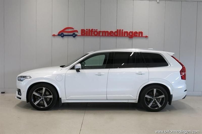 Vit silver Begagnad 2019 Volvo XC90 R-Design SUV | 459 900 kr (Marknadspris) - Bild 1/4