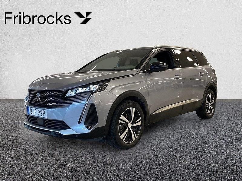 Grå Begagnad 2024 Peugeot 5008 GTi Minibuss | 309 800 kr (Bra pris) - Bild 1/4