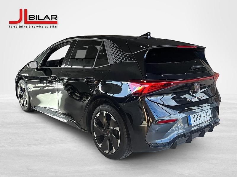 Begagnad Cupra Born e-Boost 2025 Svart Halvkombi
