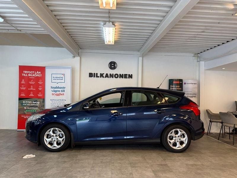 Blå Begagnad 2012 Ford Focus Trend Halvkombi | 59 900 kr (Marknadspris) - Bild 1/4