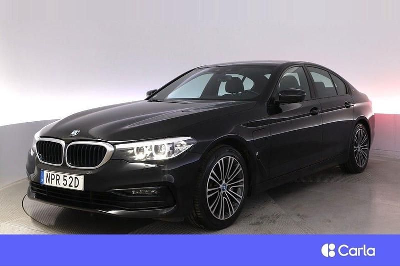 Svart Begagnad 2019 BMW 530 iPerformance Sedan | 250 900 kr (Bra pris) - Bild 1/3