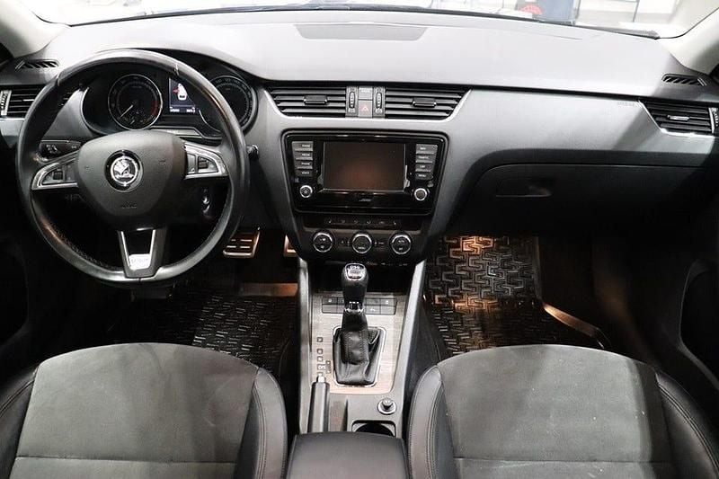 Begagnad Skoda Octavia Scout 180 HK (132 kW) 2016 Kombi
