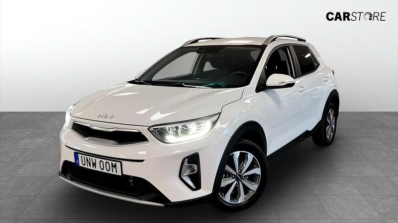 Vit Begagnad 2022 Kia Stonic SUV | 204 900 kr (Bra pris) - Bild 1/4