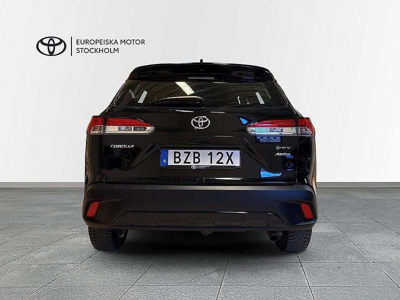Begagnad Toyota Corolla Cross Active 197 HK (144 kW) 2024 Svart SUV