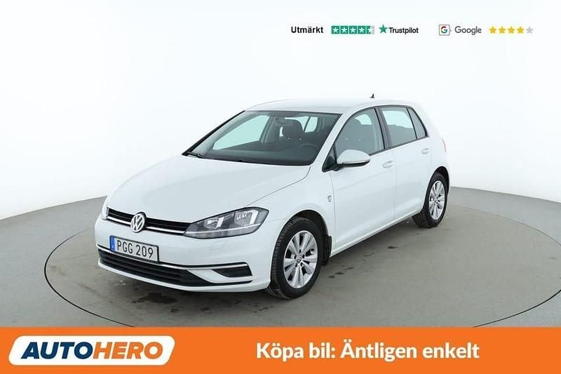 Vit Begagnad 2017 VW Golf VII Halvkombi | 125 000 kr (Marknadspris) - Bild 1/4