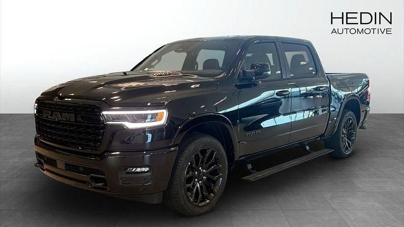Svart (black) Ny 2025 RAM 1500 Pickup | 1 332 380 kr - Bild 1/4
