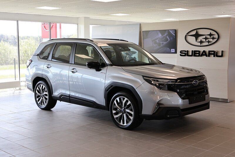Grå Ny 2024 Subaru Forester SUV | 454 900 kr (Marknadspris) - Bild 1/4