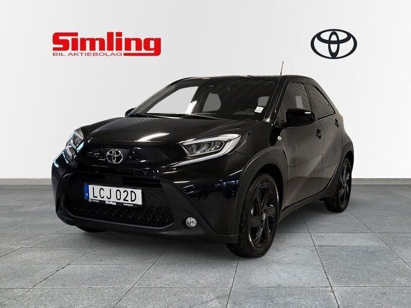 Svart Begagnad 2023 Toyota Aygo Comfort Halvkombi | 229 900 kr (Dyr) - Bild 1/4