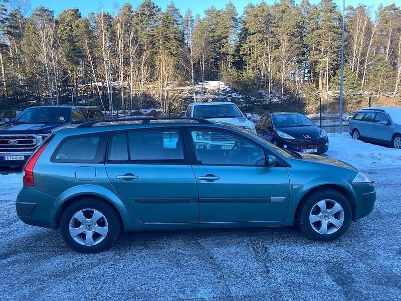 Begagnad Renault Mégane GrandTour 113 HK (83 kW) 2004 Grön Kombi
