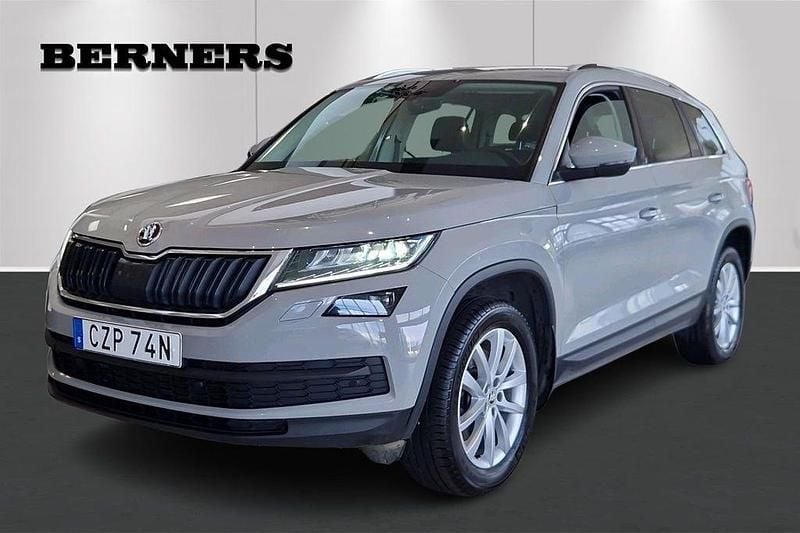 Grå Begagnad 2021 Skoda Kodiaq Adventure SUV | 279 900 kr (Marknadspris) - Bild 1/4