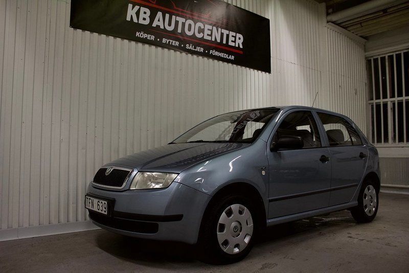 Grå Begagnad 2002 Skoda Fabia Halvkombi | 19 900 kr (Marknadspris) - Bild 1/4