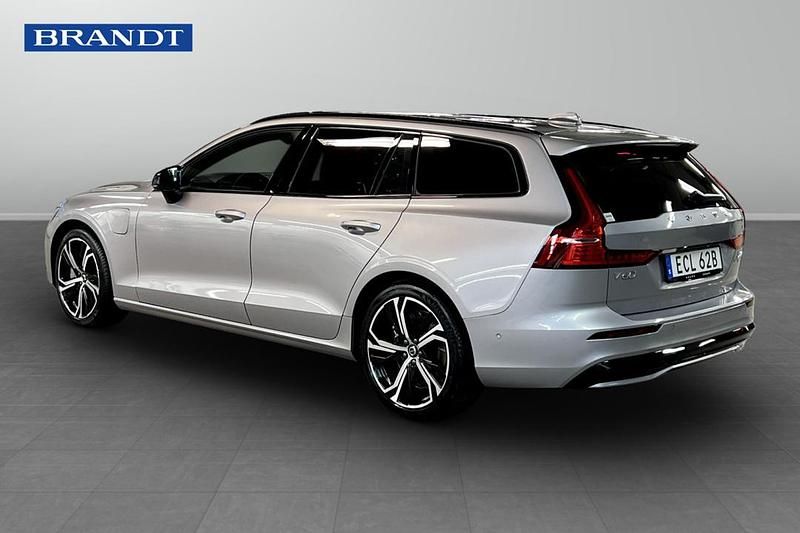 Begagnad Volvo V60 349 HK (256 kW) 2026 Silver Kombi