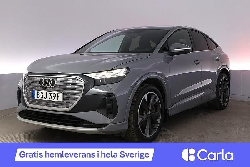 Grå Begagnad 2024 Audi Q4 Sportback e-tron Sport SUV | 487 990 kr (Bra pris) - Bild 1/4