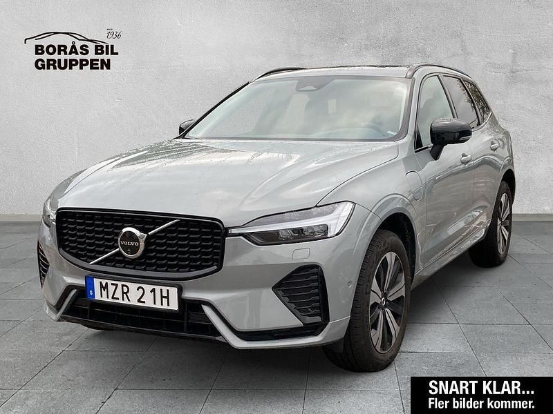 Grå Begagnad 2025 Volvo XC60 Plus SUV | 549 000 kr (Marknadspris) - Bild 1/2