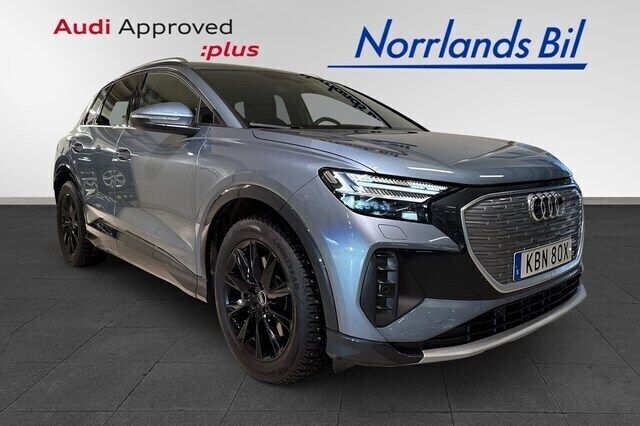 Gejserblå metallic Begagnad 2023 Audi Q4 e-tron Advanced SUV | 589 000 kr - Bild 1/4