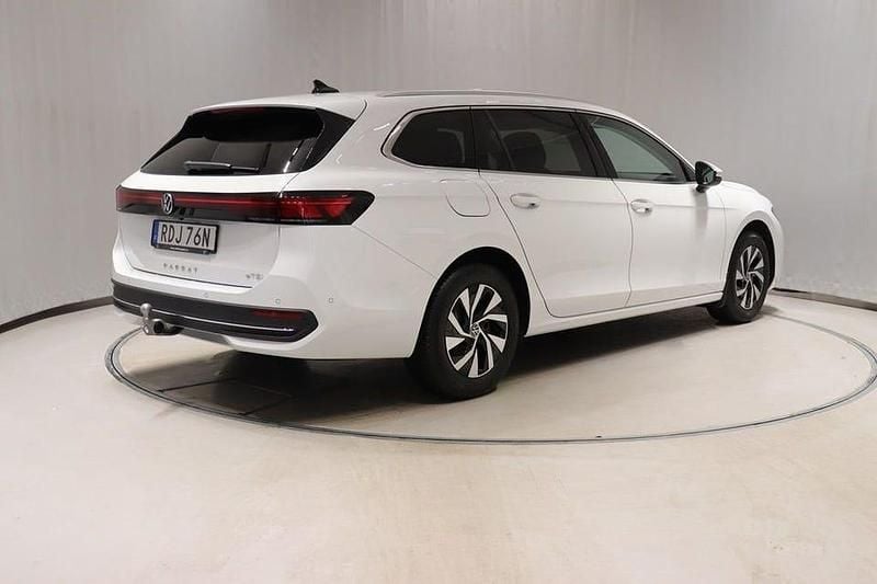 Begagnad VW Passat Business 150 HK (110 kW) 2024 Vit Kombi