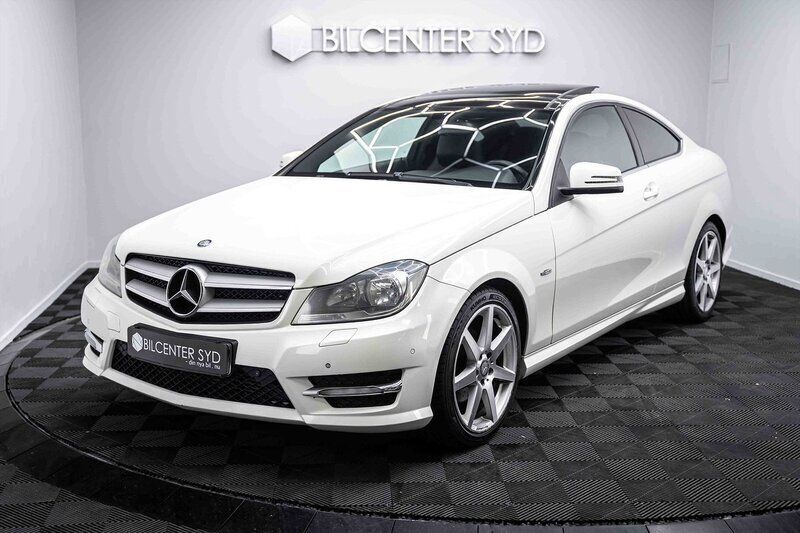 Vit Begagnad 2011 Mercedes C180 AMG Sportkupé | 119 900 kr (Lite dyr) - Bild 1/4