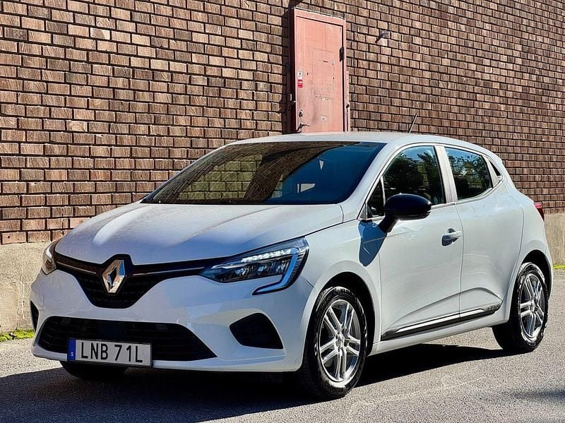 Vit Begagnad 2022 Renault Clio V Equilibre Halvkombi | 149 800 kr (Marknadspris) - Bild 1/4