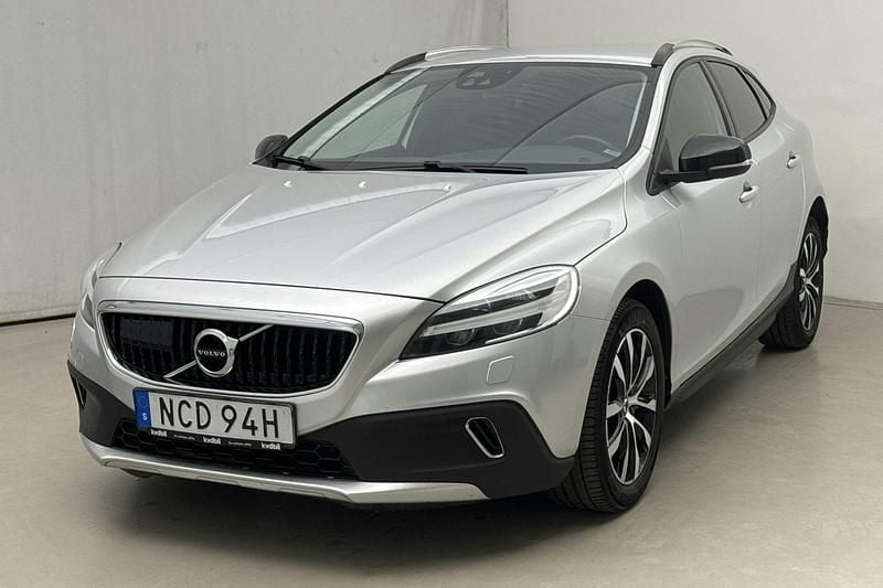 Silver Begagnad 2019 Volvo V40 CC Kombi | 189 900 kr (Marknadspris) - Bild 1/4