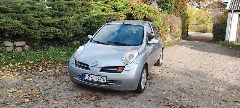 Begagnad Nissan Micra 80 HK (58 kW) 2004 Silver Halvkombi