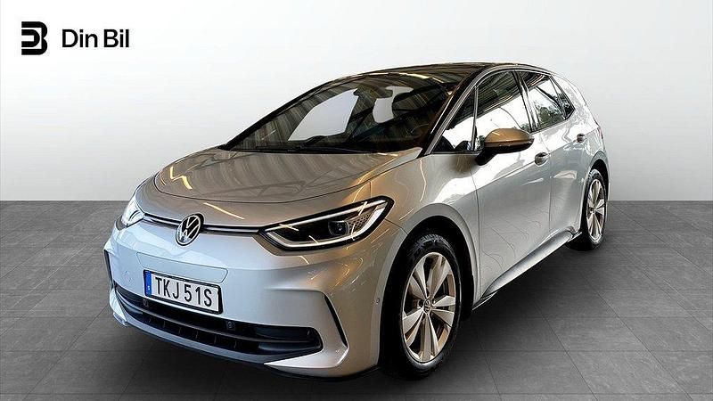 Silver Begagnad 2024 VW ID.3 Pro Performance Halvkombi | 409 900 kr (Marknadspris) - Bild 1/4