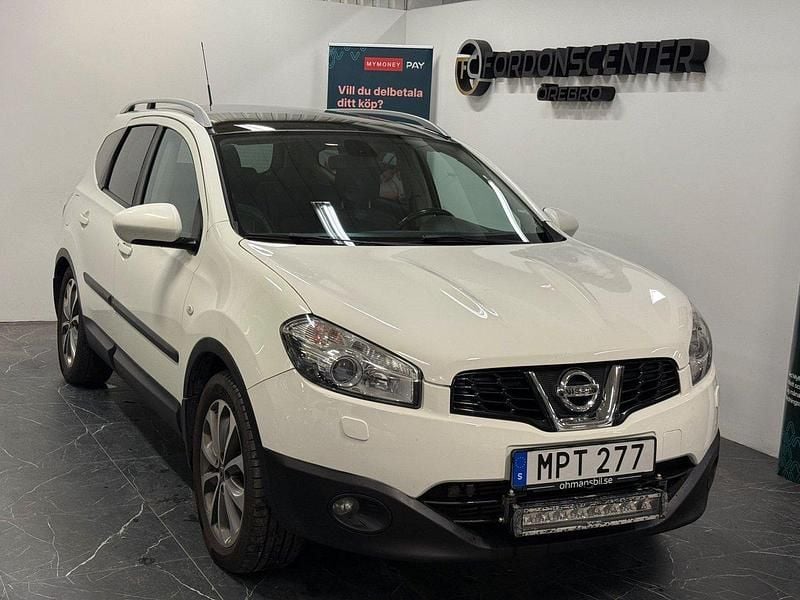 Vit Begagnad 2010 Nissan Qashqai +2 SUV | 59 900 kr (Marknadspris) - Bild 1/4