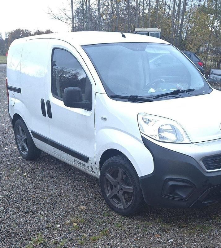 Vit Begagnad 2017 Fiat Fiorino Van | 59 000 kr - Bild 1/3