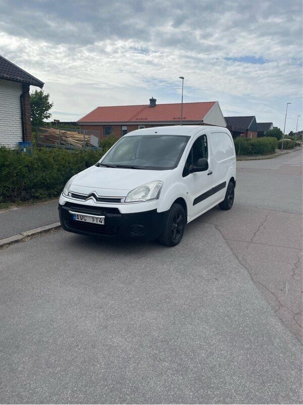 Vit Begagnad 2013 Citroën Berlingo Minibuss | 43 000 kr (Marknadspris) - Bild 1/4